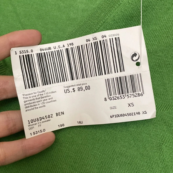 NWT Benetton Green V Neck Cashmere Blend Sweater Size XS - Picture 3 of 5